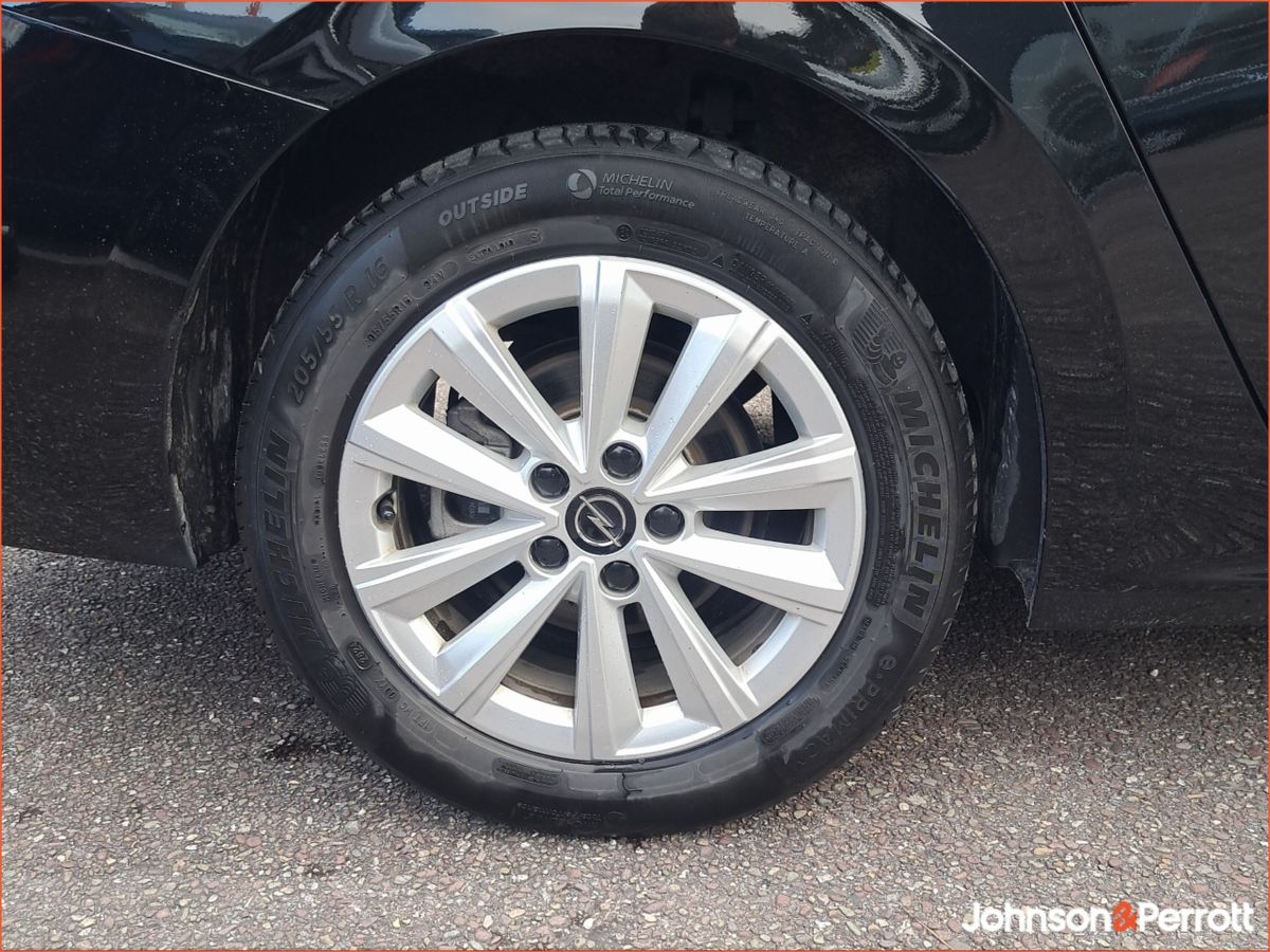 Opel Astra Elegance 1.2 Turbo 110PS Petrol 6 Speed