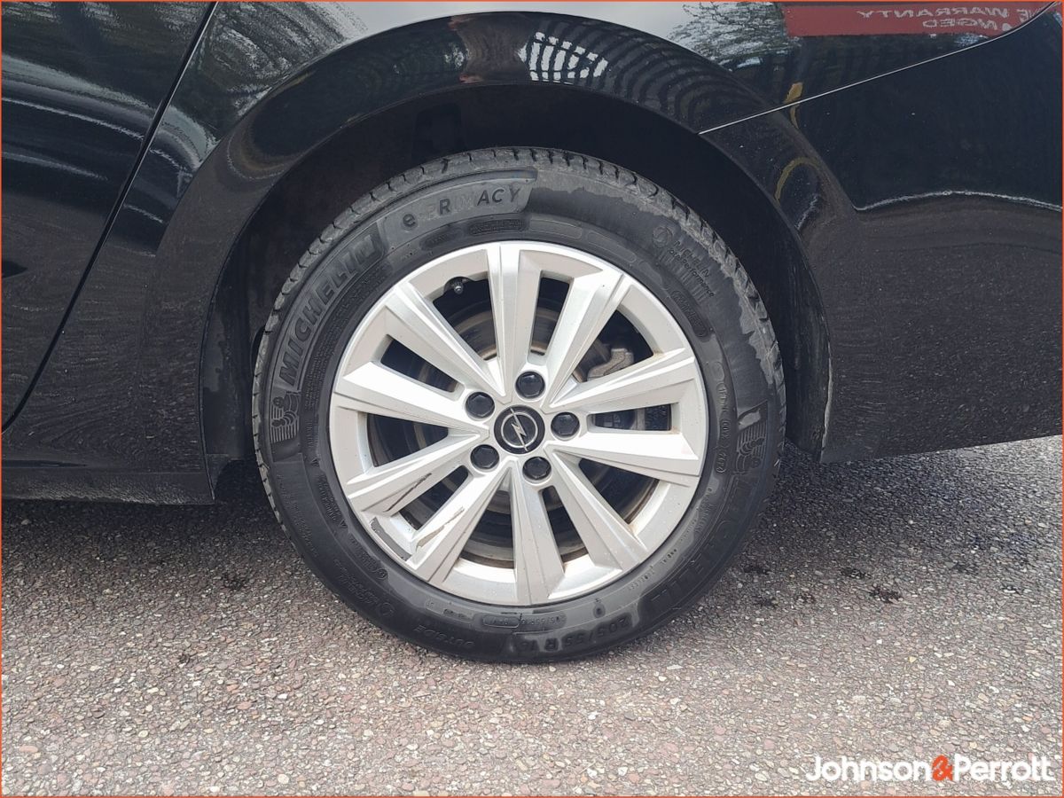 Opel Astra Elegance 1.2 Turbo 110PS Petrol 6 Speed