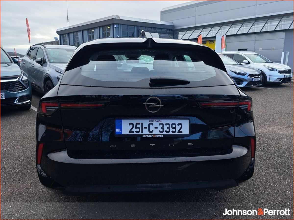 Opel Astra Elegance 1.2 Turbo 110PS Petrol 6 Speed