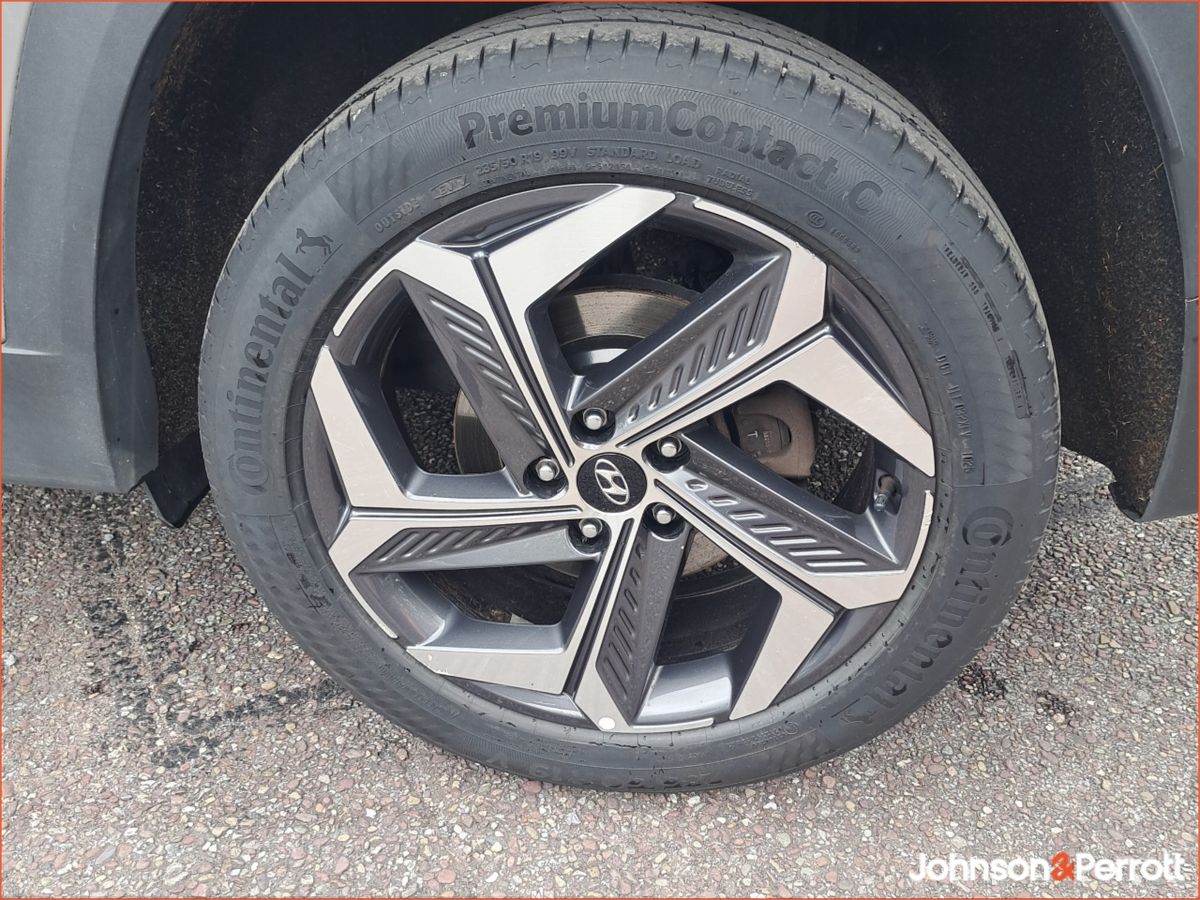 Hyundai Tucson 2WD Executive Plus HEV Auto
