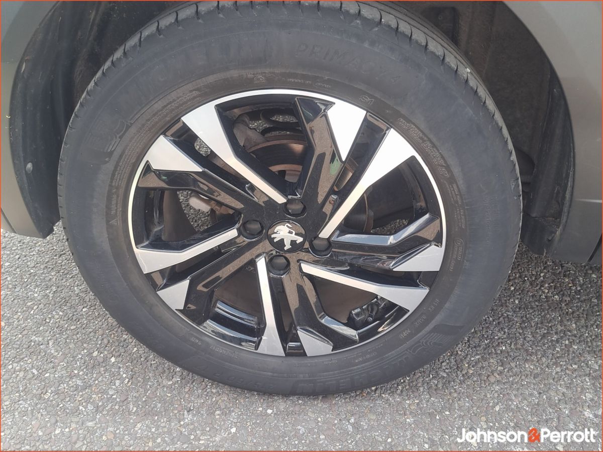 Peugeot 2008 1.2 Puretech 100bhp Allure