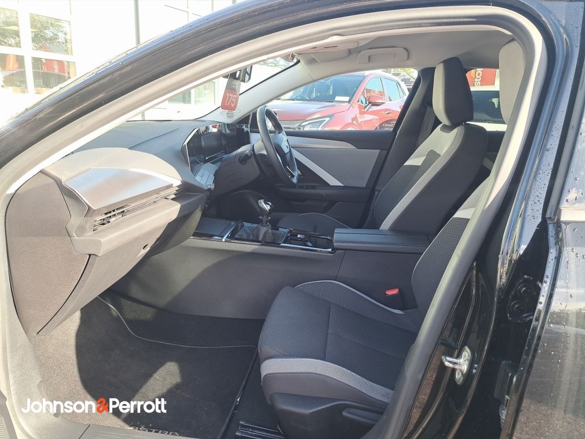 Opel Astra Elegance 1.2 Turbo 110PS Petrol 6 Speed