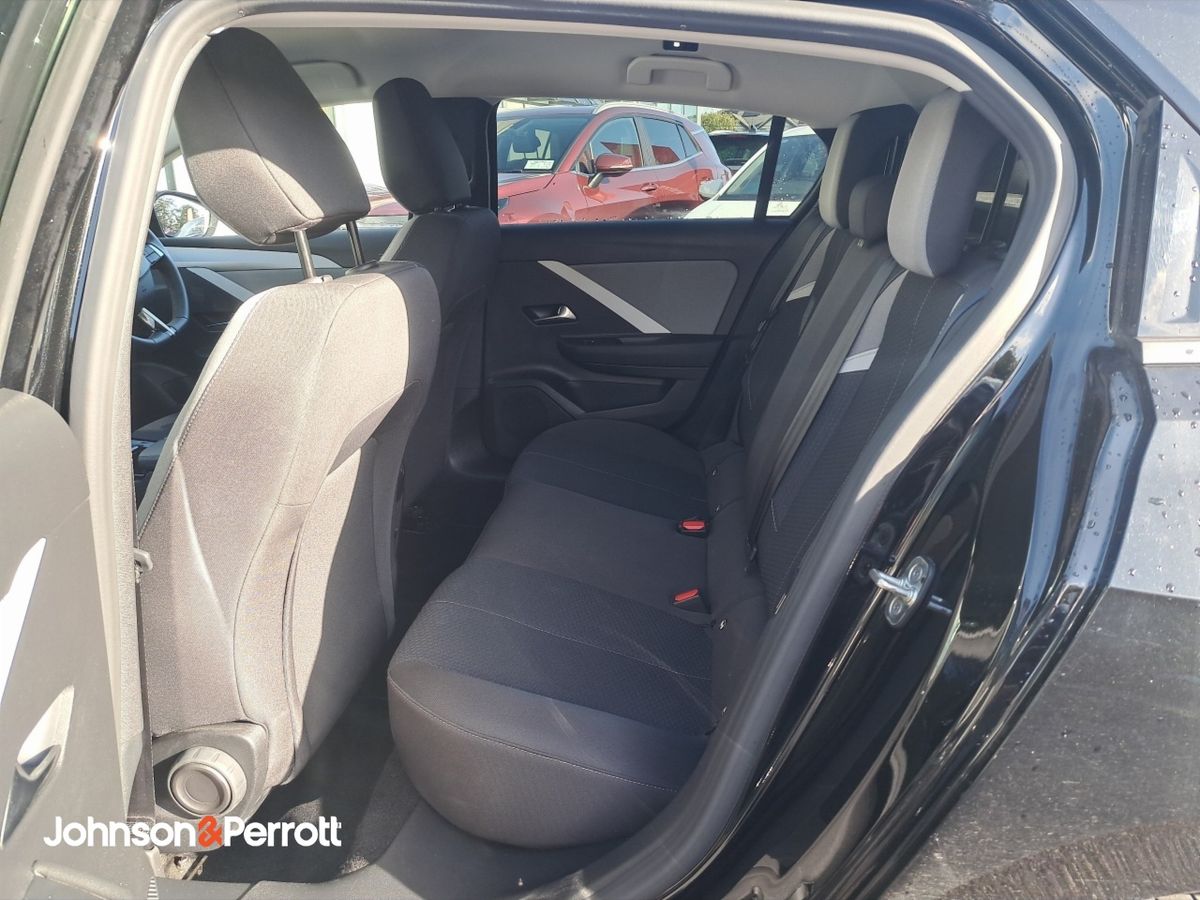 Opel Astra Elegance 1.2 Turbo 110PS Petrol 6 Speed