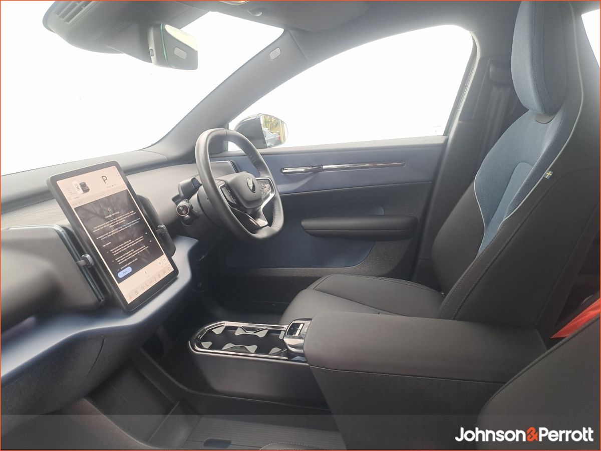 Volvo EX30  BEV 272hp Plus **VERY LOW MILEAGE**