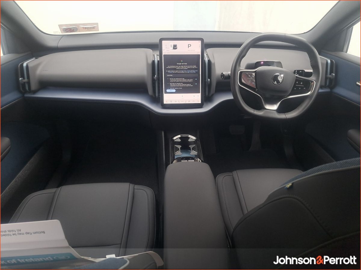 Volvo EX30  BEV 272hp Plus **VERY LOW MILEAGE**