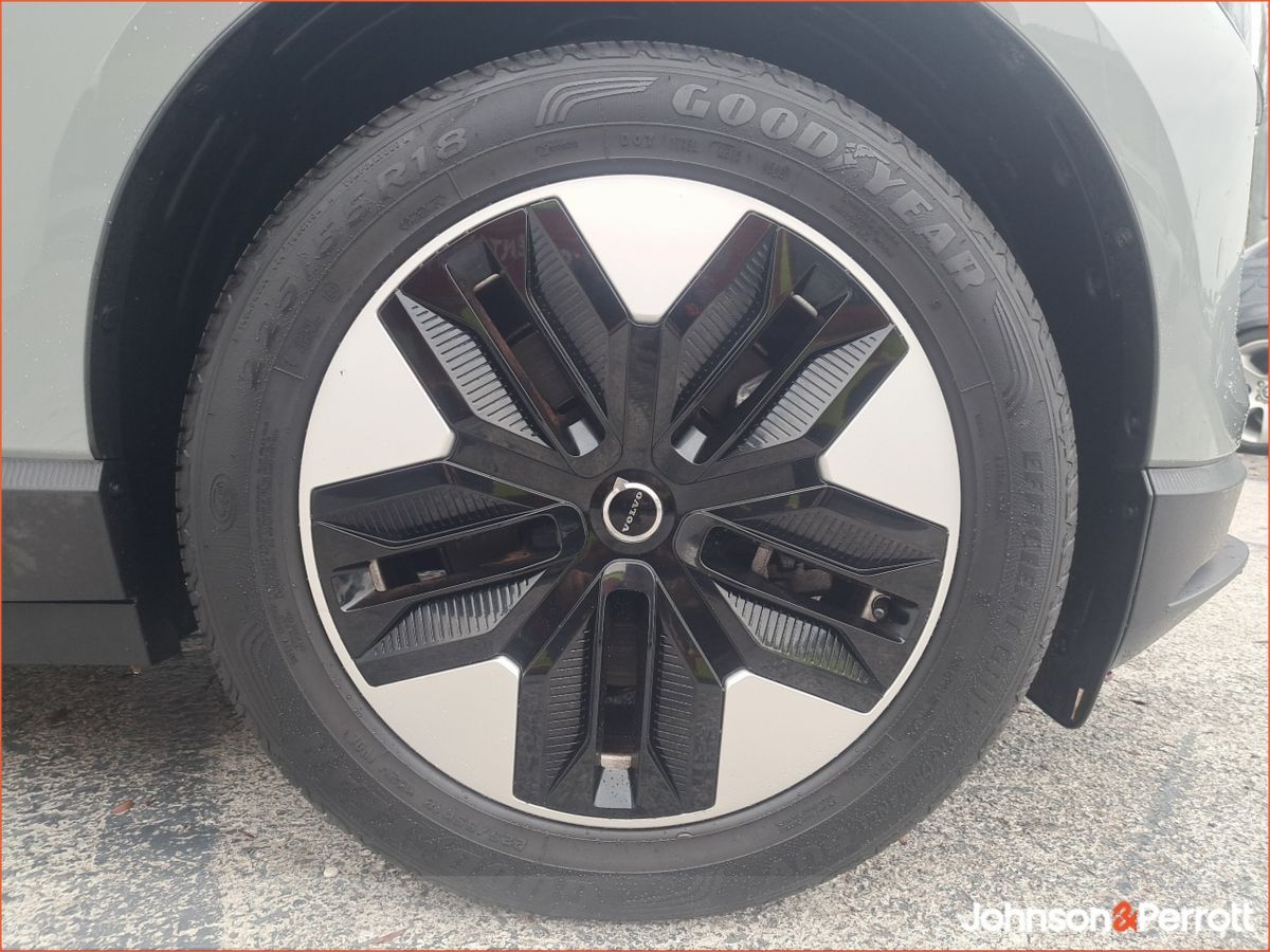 Volvo EX30  BEV 272hp Plus **VERY LOW MILEAGE**