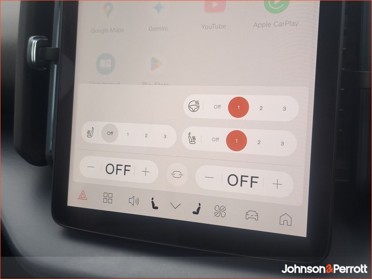 Volvo EX30  BEV 272hp Plus **VERY LOW MILEAGE**