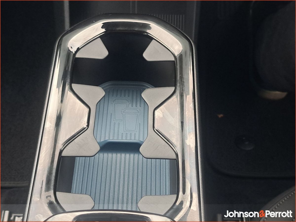 Volvo EX30  BEV 272hp Plus **VERY LOW MILEAGE**