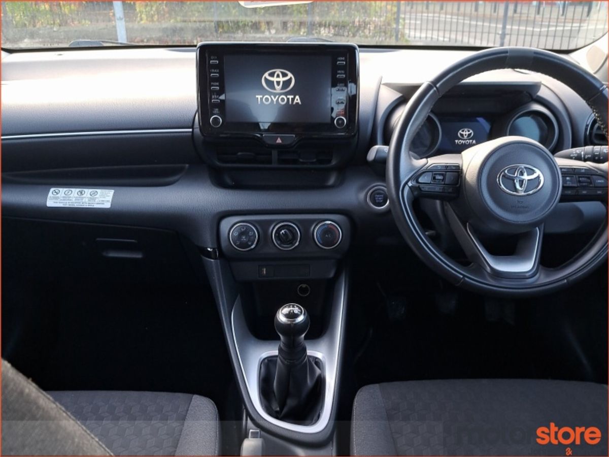 Toyota Yaris 1.0 5Dr Luna