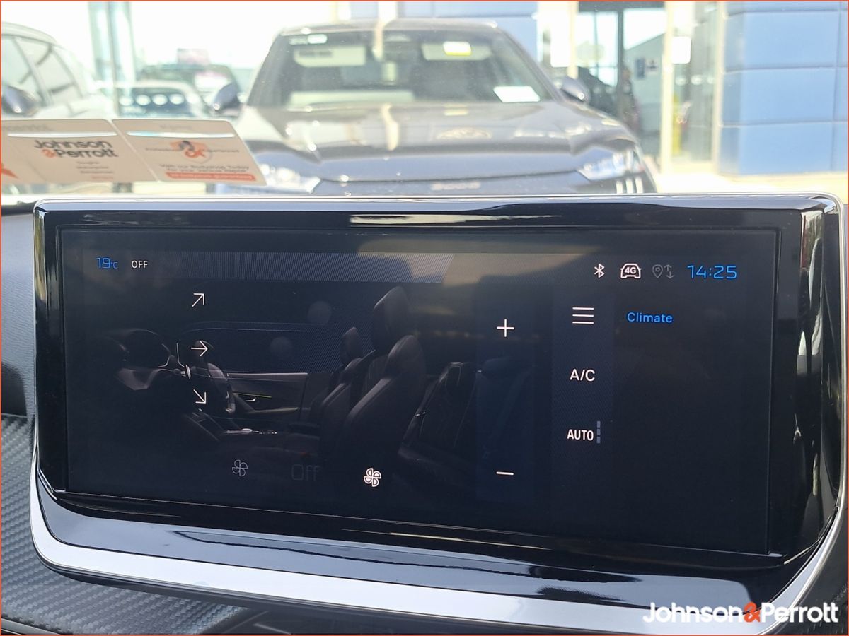 Peugeot 2008 HYBRID Automatic 145BHP Allure