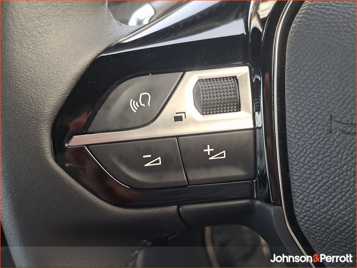 Peugeot 2008 HYBRID Automatic 145BHP Allure