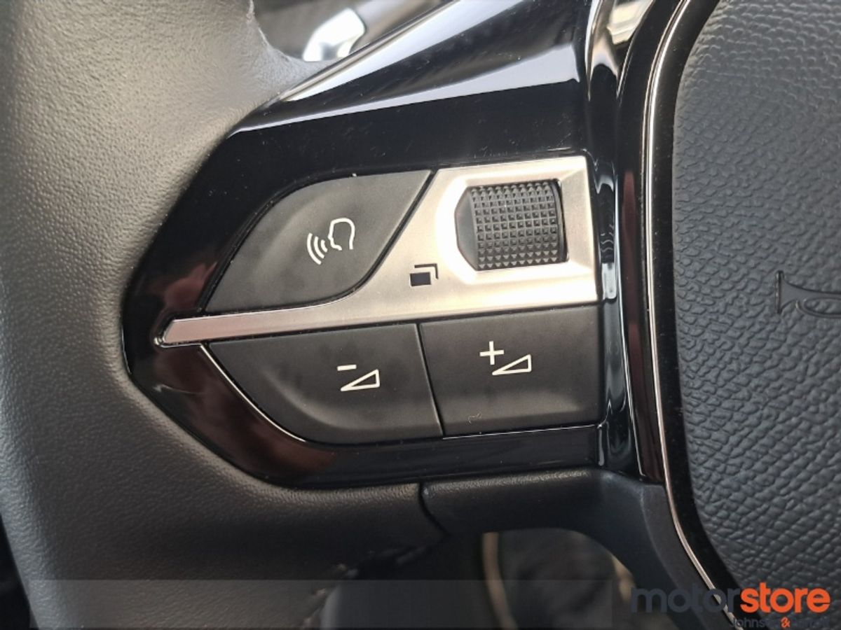 Peugeot 2008 HYBRID Automatic 145BHP Allure