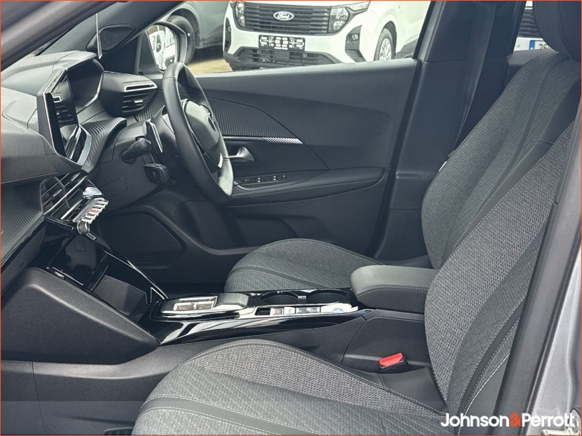 Peugeot 2008 HYBRID Automatic 145BHP  Allure 