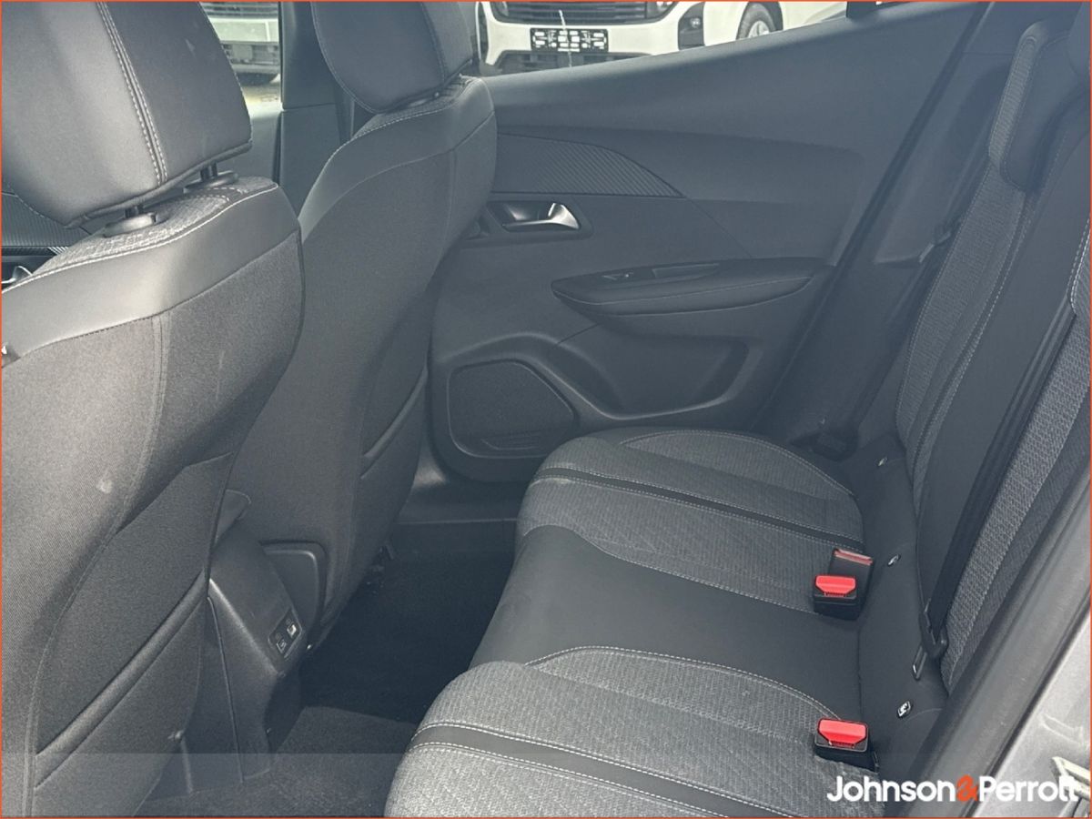Peugeot 2008 HYBRID Automatic 145BHP  Allure 