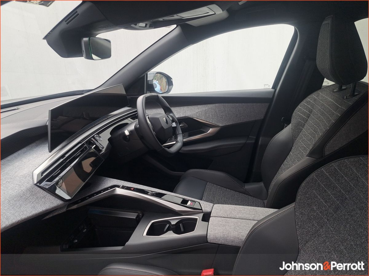 Peugeot 5008 1.2 Hybrid 136bhp E-DCS6 Allure