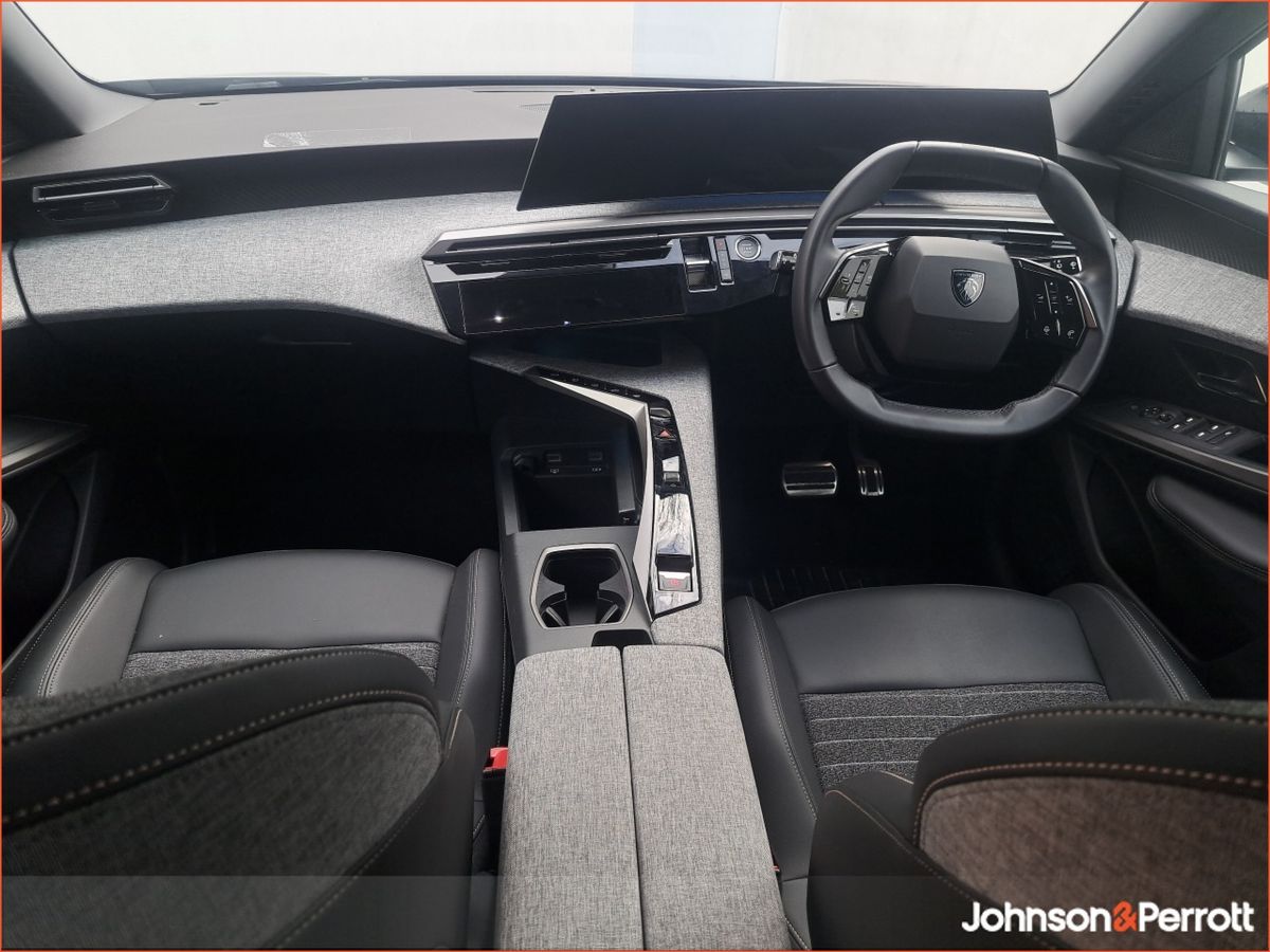 Peugeot 5008 1.2 Hybrid 136bhp E-DCS6 Allure