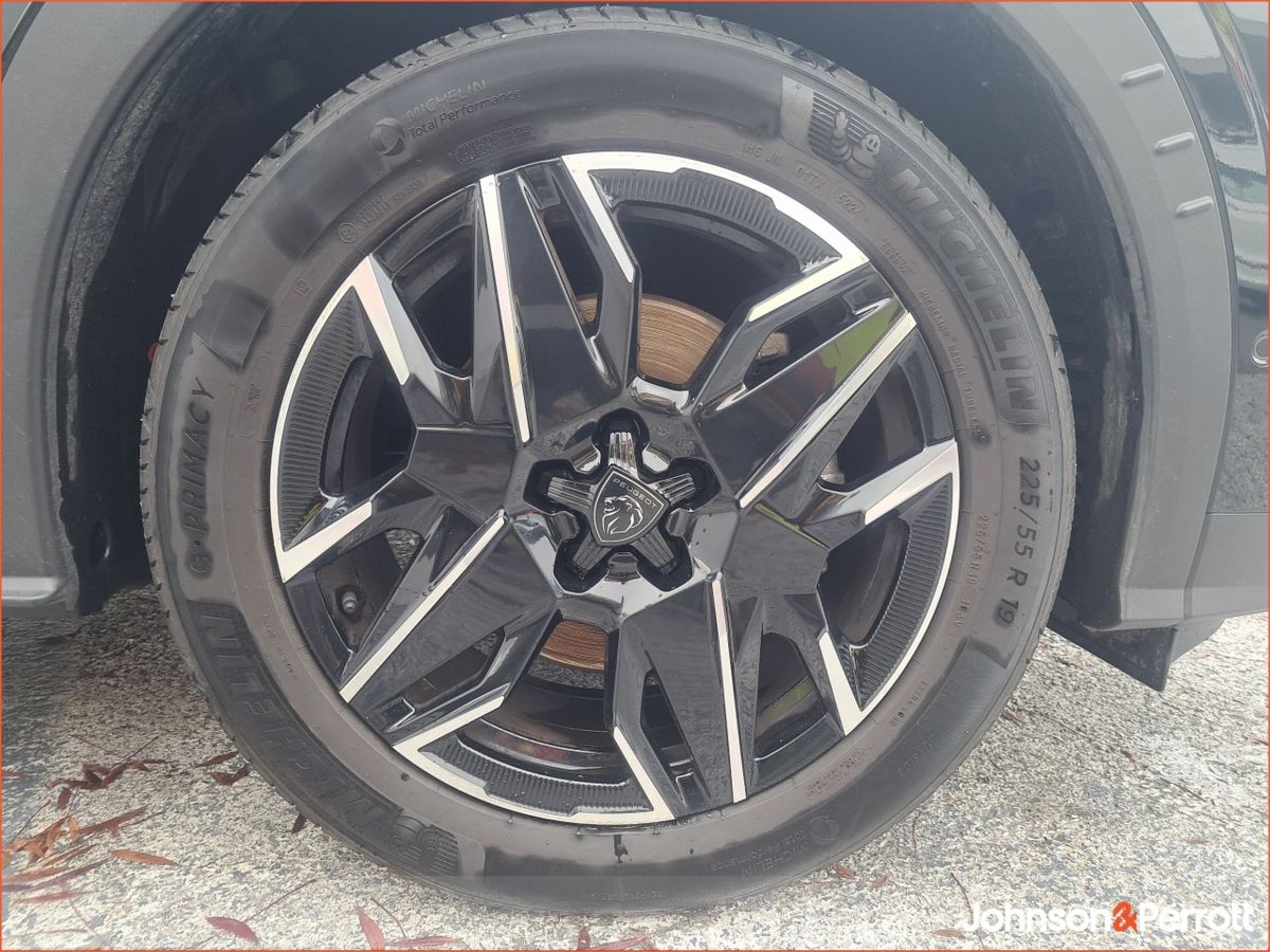 Peugeot 5008 1.2 Hybrid 136bhp E-DCS6 Allure