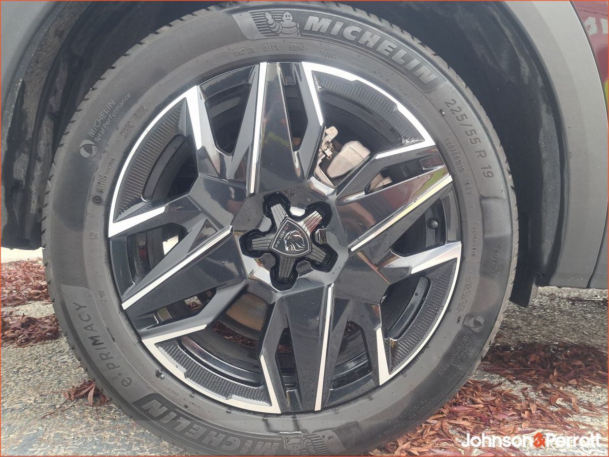 Peugeot 5008 1.2 Hybrid 136bhp E-DCS6 Allure