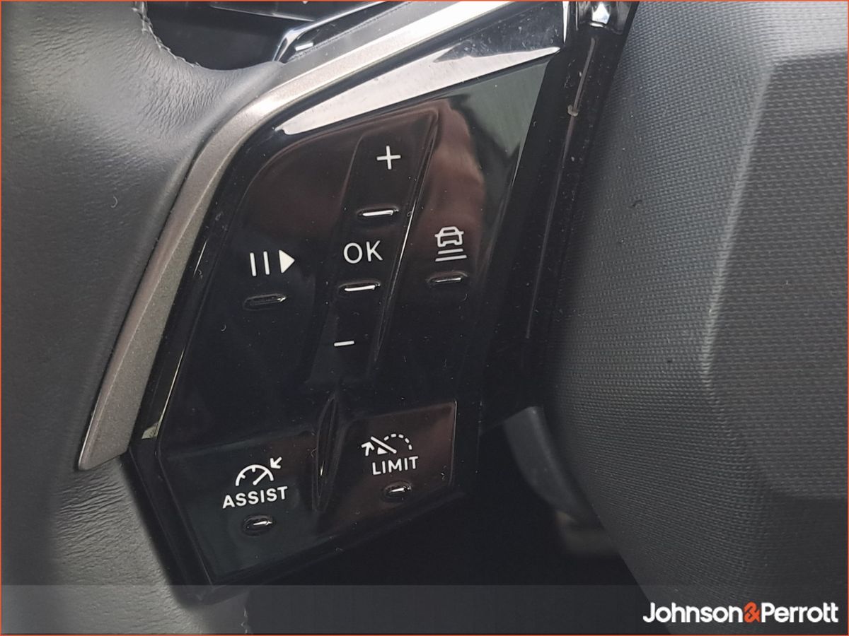 Peugeot 5008 1.2 Hybrid 136bhp E-DCS6 Allure