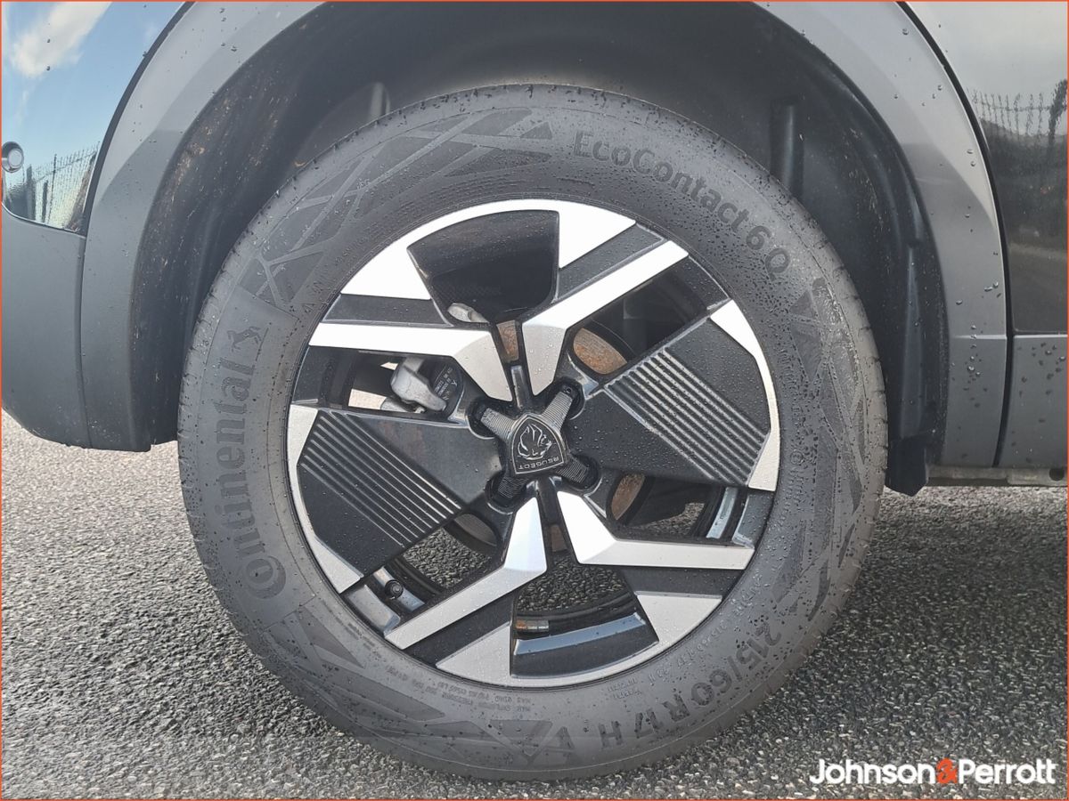 Peugeot 2008 HYBRID Automatic 145BHP  Allure