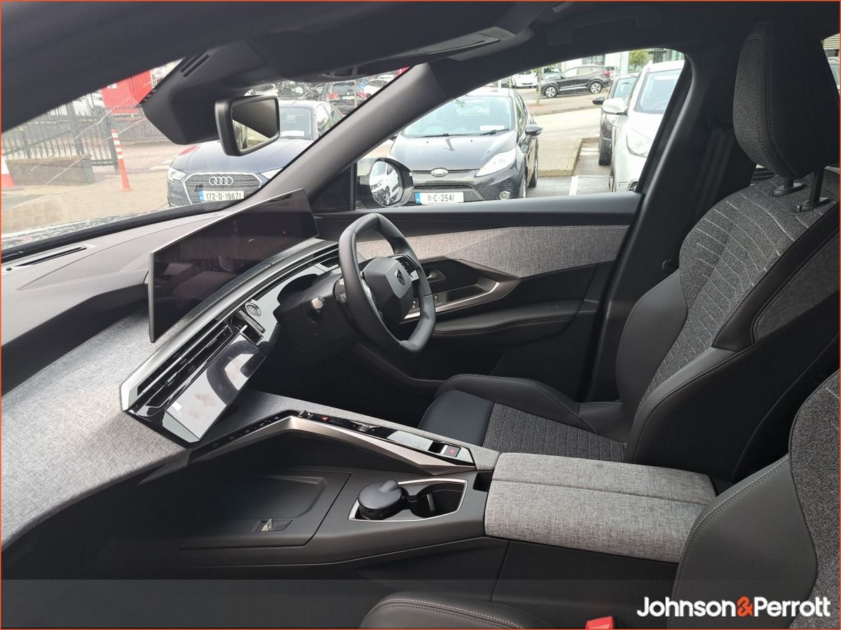 Peugeot 5008 1.2 MHEV 145bhp E-DCS6 Allure