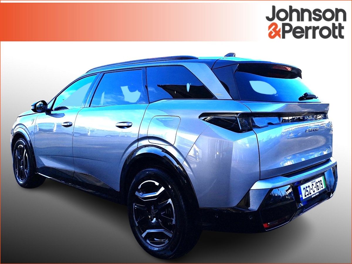 Peugeot 5008 TOP SPEC ! BEV 73kwh 210hp GT !