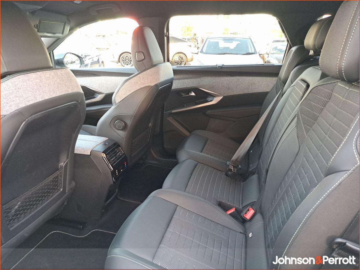 Peugeot 5008 TOP SPEC ! BEV 73kwh 210hp GT !