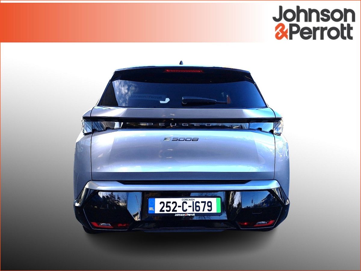 Peugeot 5008 TOP SPEC ! BEV 73kwh 210hp GT !