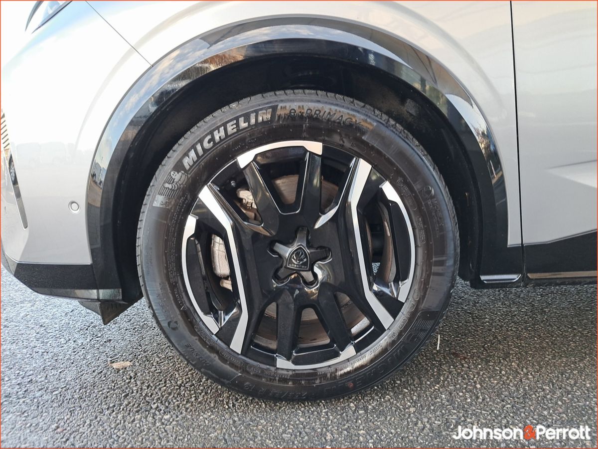 Peugeot 5008 TOP SPEC ! BEV 73kwh 210hp GT !