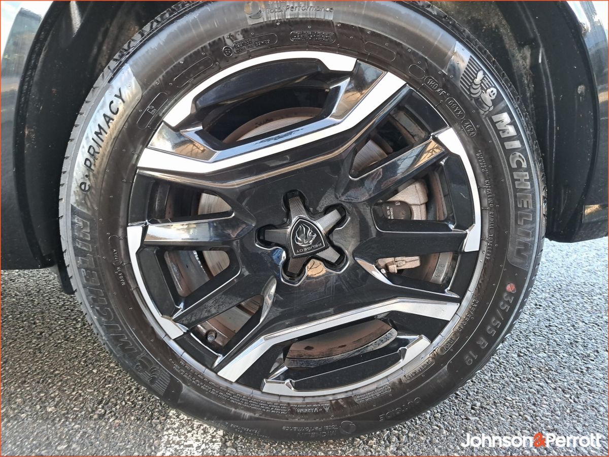 Peugeot 5008 TOP SPEC ! BEV 73kwh 210hp GT !