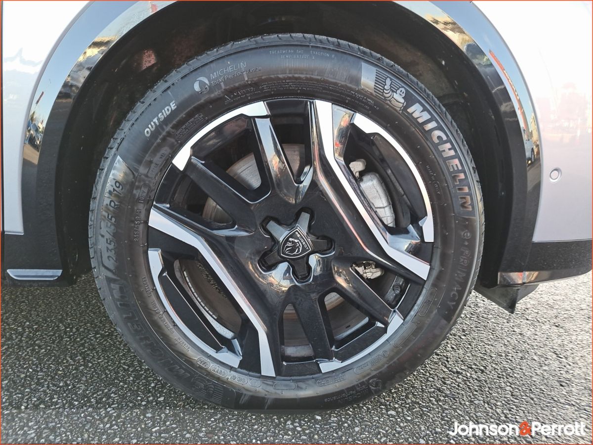 Peugeot 5008 TOP SPEC ! BEV 73kwh 210hp GT !