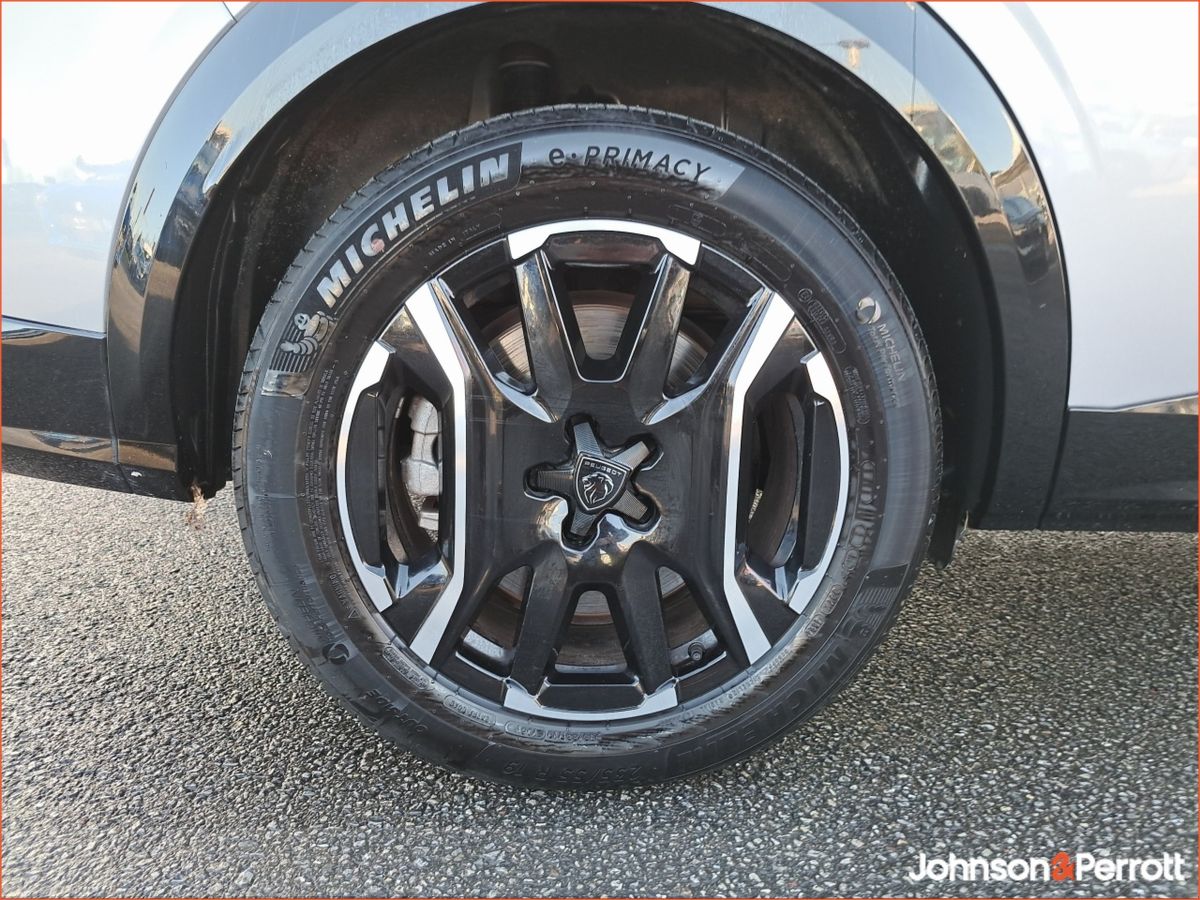 Peugeot 5008 TOP SPEC ! BEV 73kwh 210hp GT !