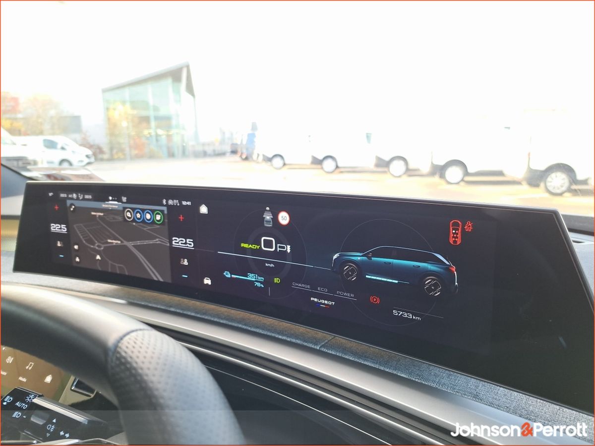 Peugeot 5008 TOP SPEC ! BEV 73kwh 210hp GT !