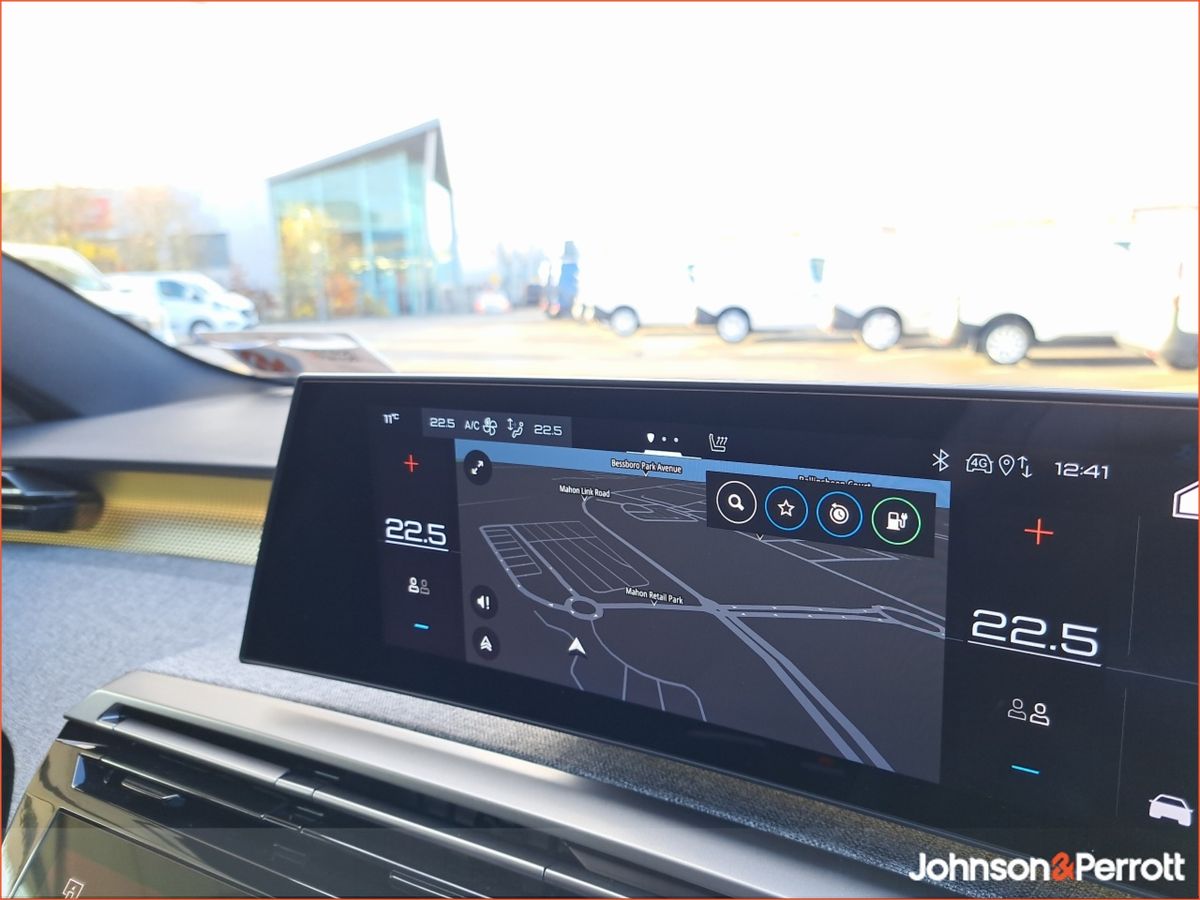 Peugeot 5008 TOP SPEC ! BEV 73kwh 210hp GT !