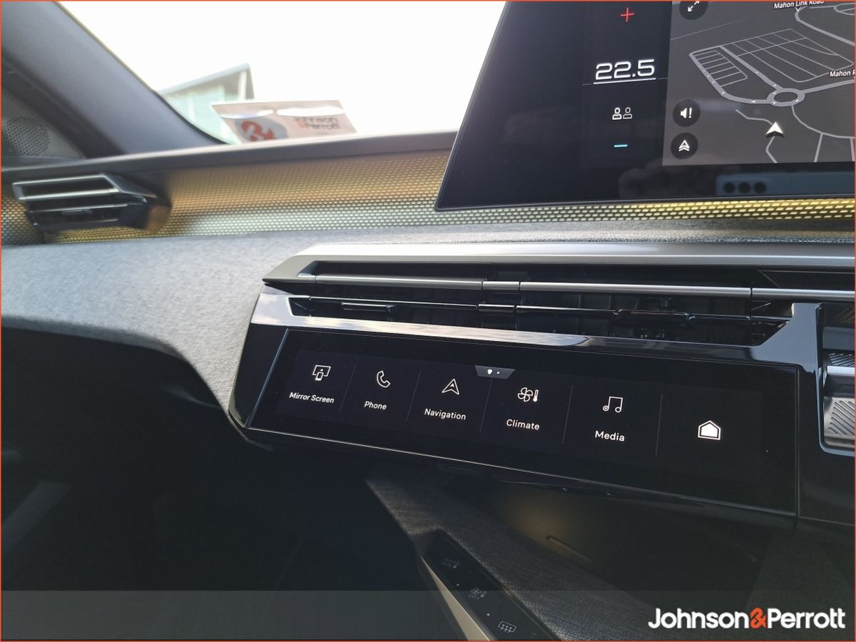 Peugeot 5008 TOP SPEC ! BEV 73kwh 210hp GT !