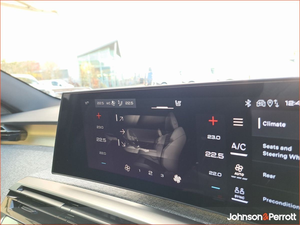 Peugeot 5008 TOP SPEC ! BEV 73kwh 210hp GT !