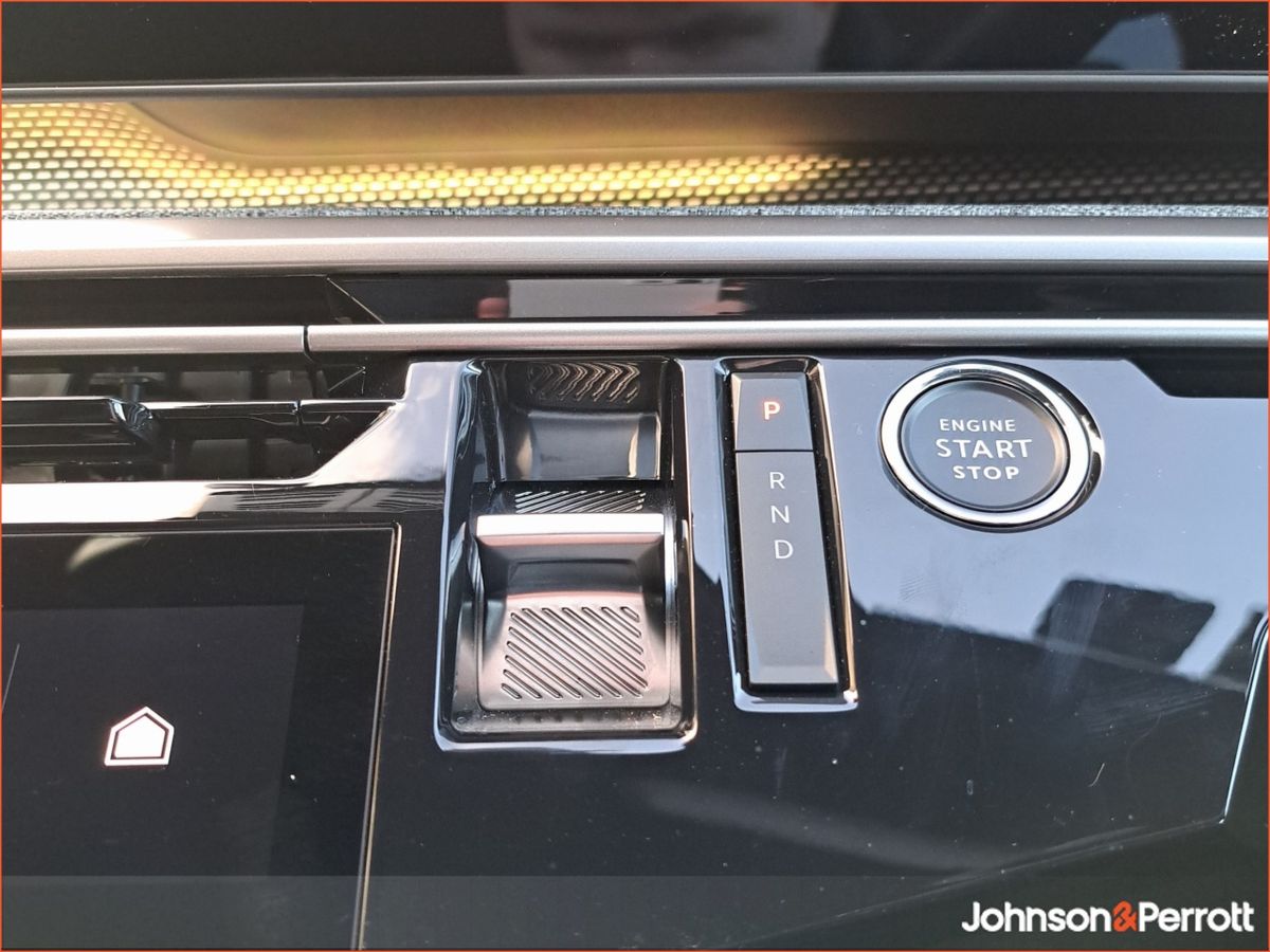 Peugeot 5008 TOP SPEC ! BEV 73kwh 210hp GT !