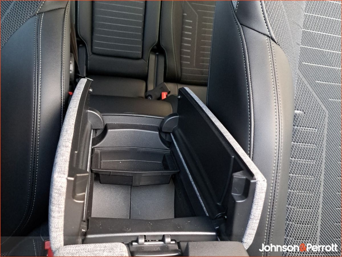 Peugeot 5008 TOP SPEC ! BEV 73kwh 210hp GT !