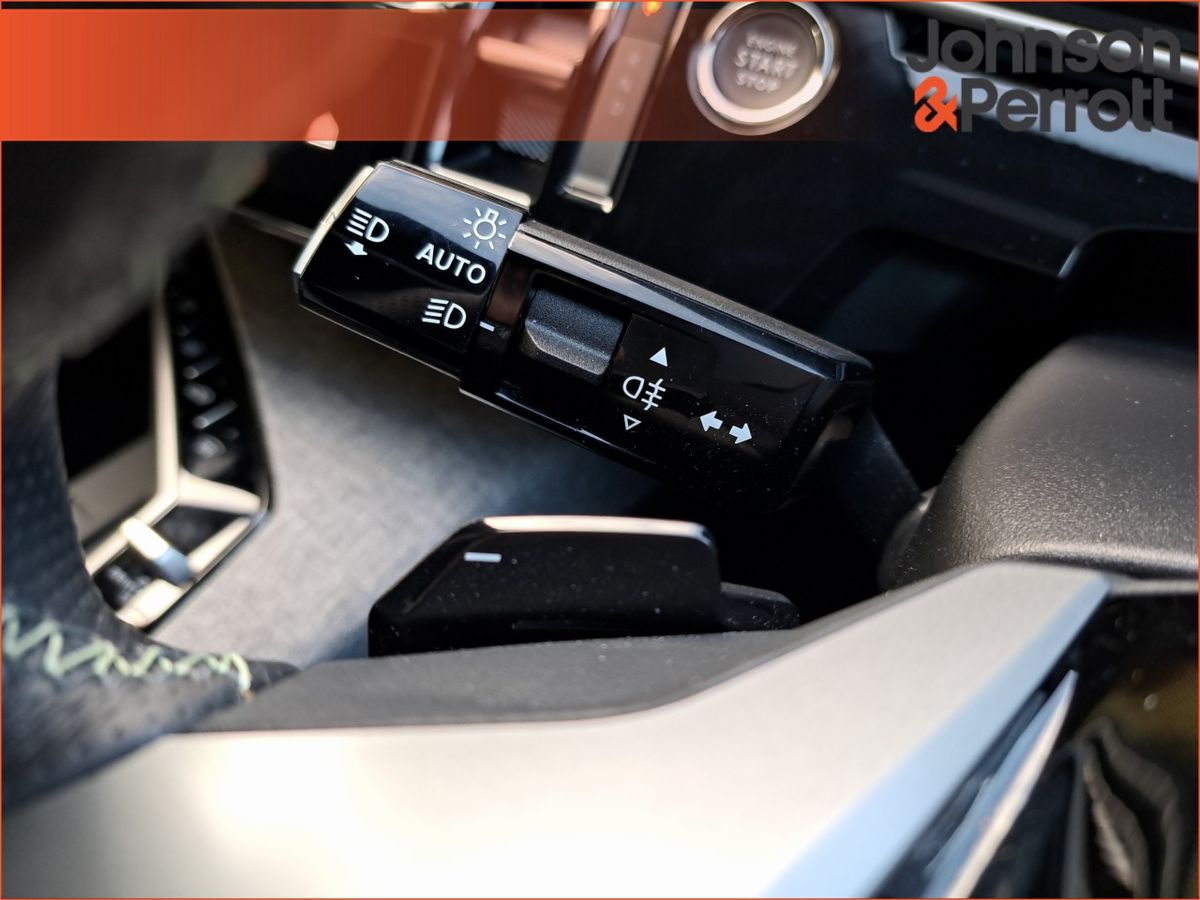 Peugeot 5008 TOP SPEC ! BEV 73kwh 210hp GT !