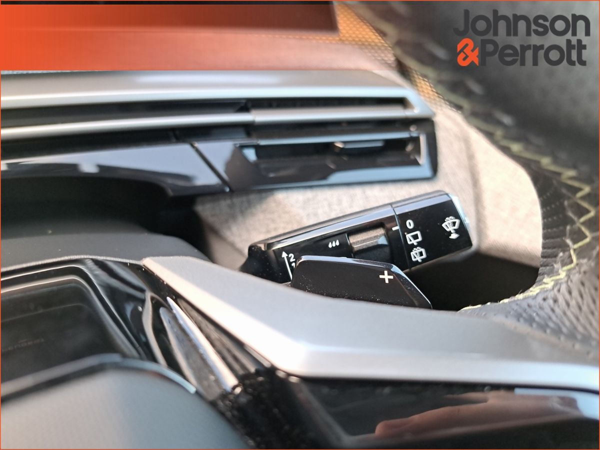 Peugeot 5008 TOP SPEC ! BEV 73kwh 210hp GT !