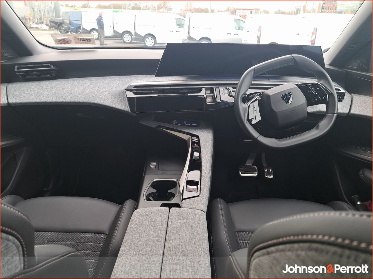 Peugeot 3008 BEV 73kWH 210BHP Allure.