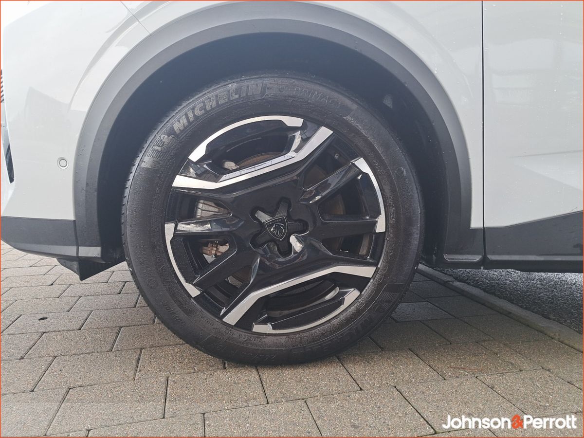 Peugeot 3008 BEV 73kWH 210BHP Allure.