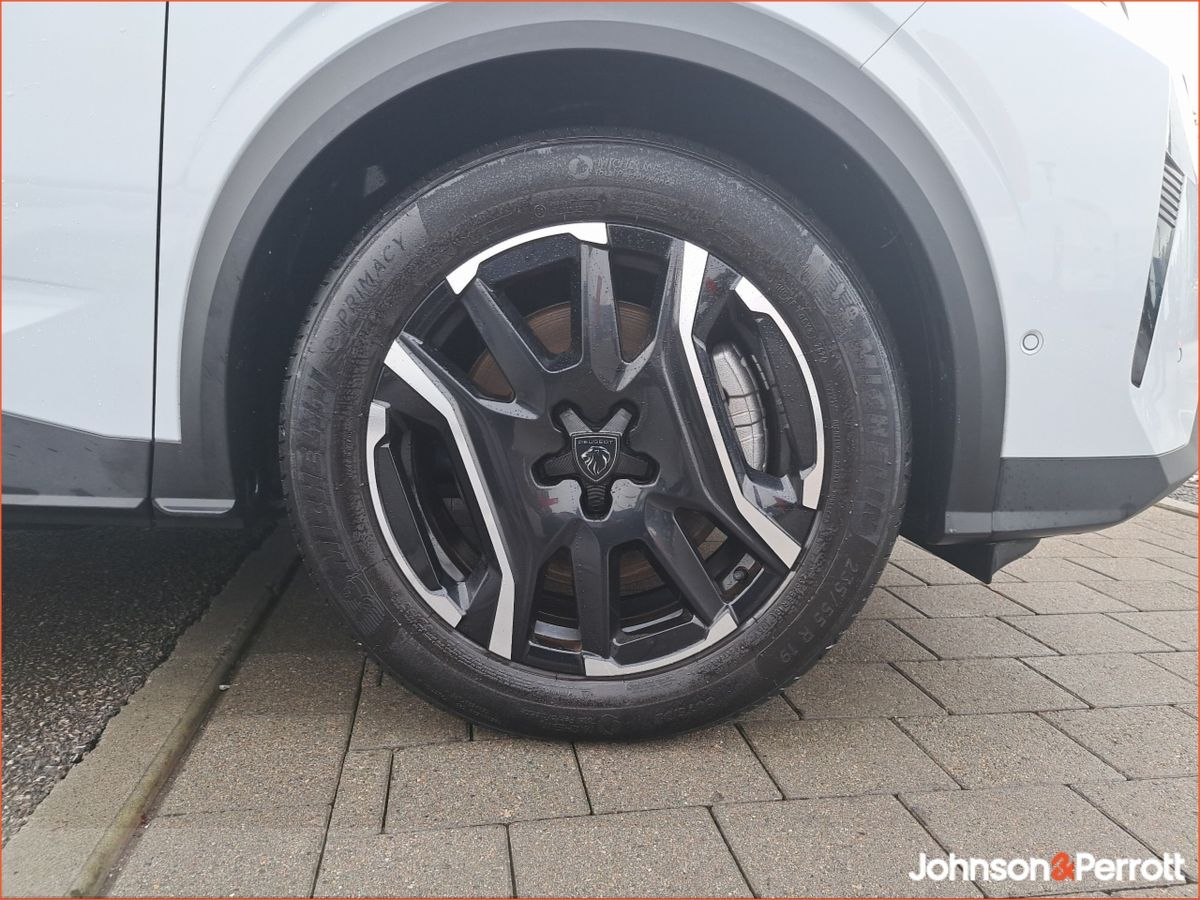 Peugeot 3008 BEV 73kWH 210BHP Allure.