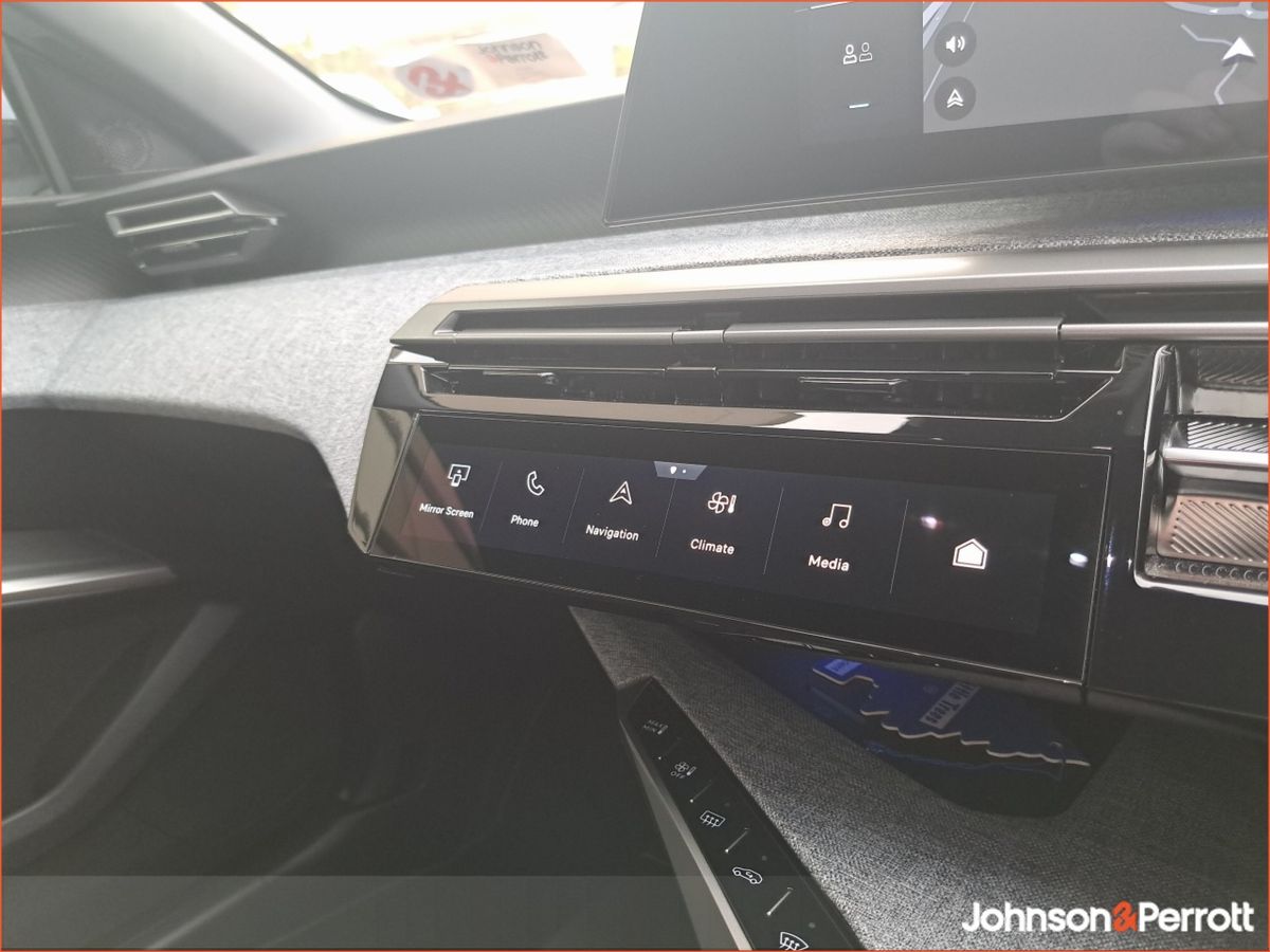 Peugeot 3008 BEV 73kWH 210BHP Allure.