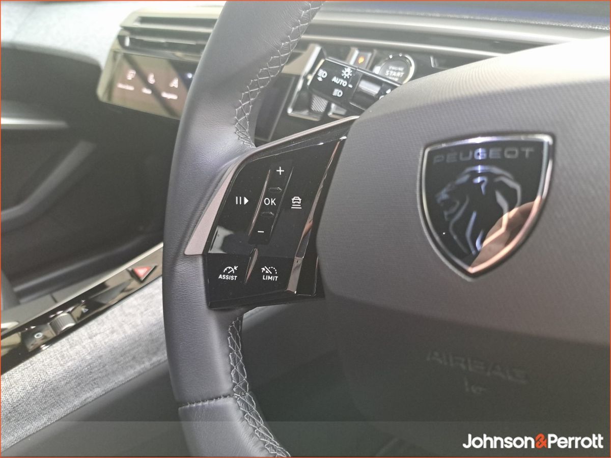 Peugeot 3008 BEV 73kWH 210BHP Allure.