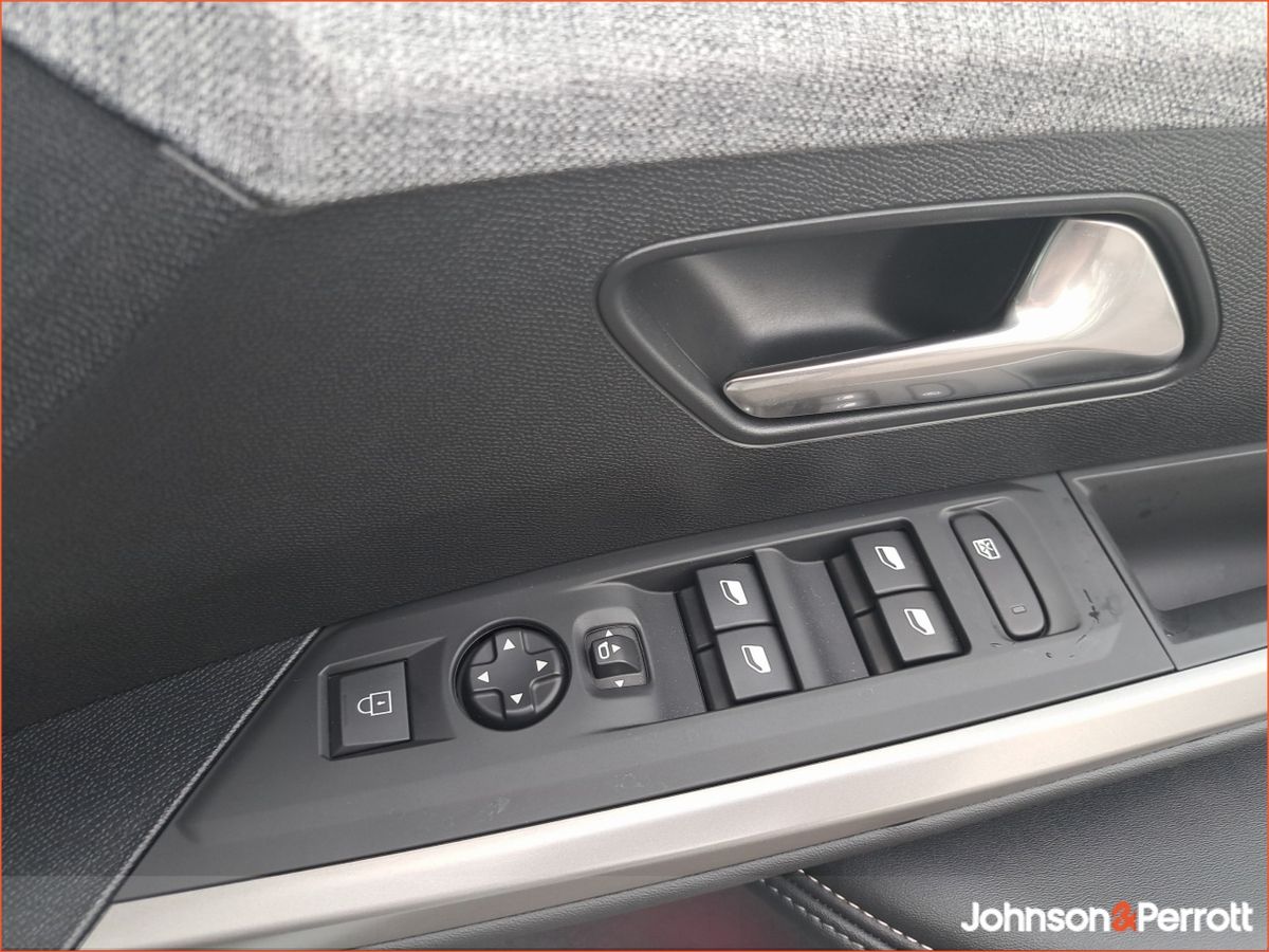 Peugeot 3008 BEV 73kWH 210BHP Allure.