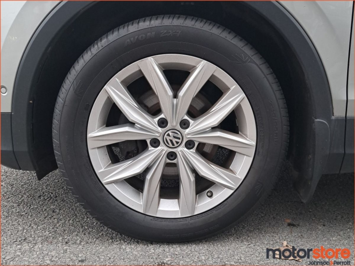 Volkswagen Tiguan 2.0 TDI 150HP Highline DIESEL / HUGE SPEC**