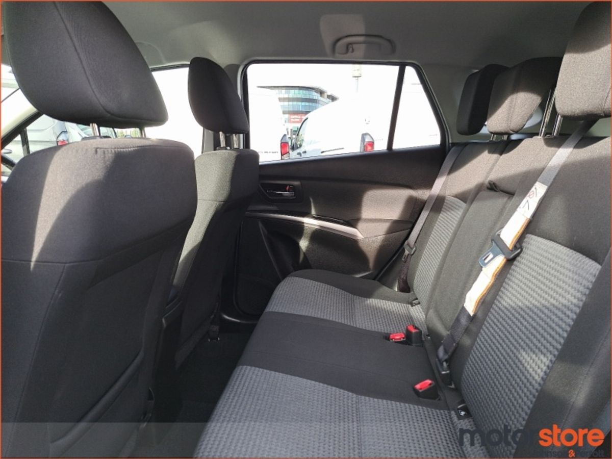 Suzuki SX4 **SAVE €1,500 **1.5  PETOL HYBRID / MOTION **LOW MILEAGE**