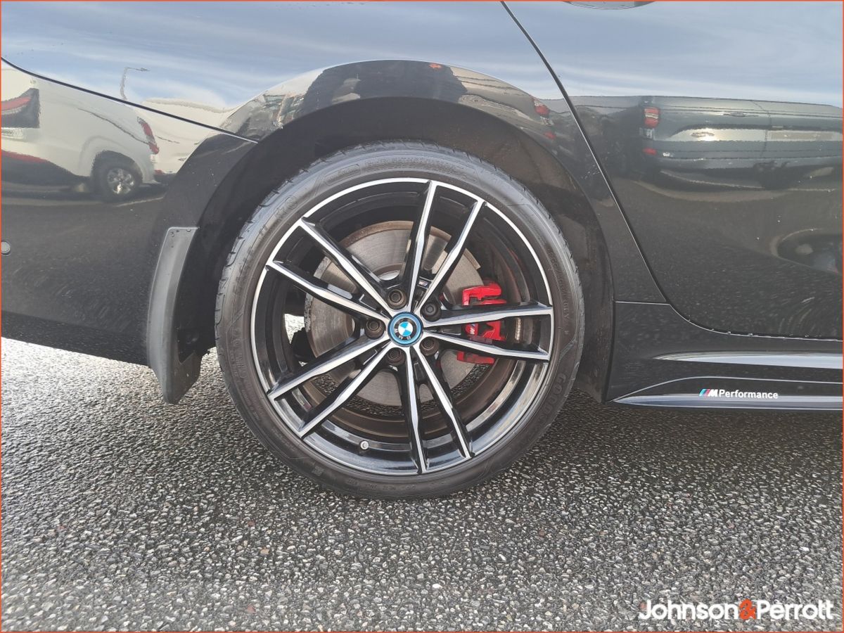 BMW 3-Series M SPORT PRO HUGE SPEC