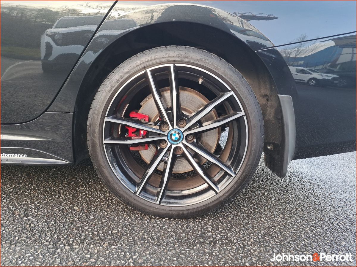 BMW 3-Series M SPORT PRO HUGE SPEC